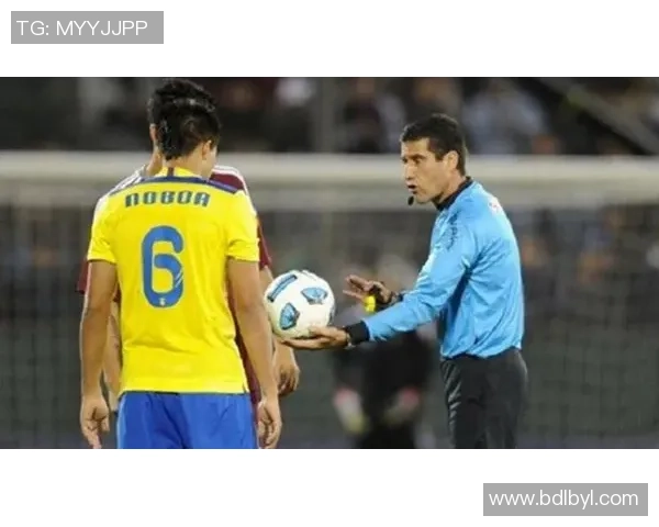 踢足球时如何正确弯腰以提高技巧与减少受伤风险的全面指南